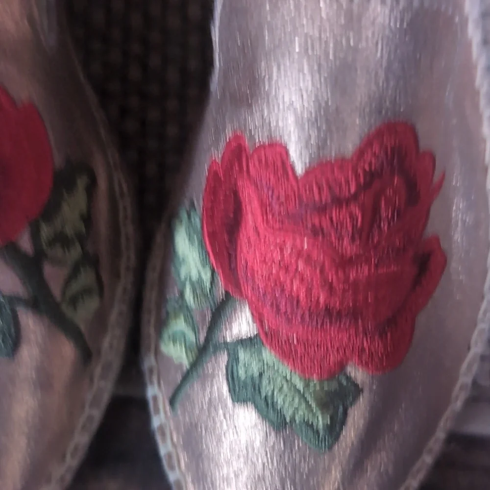 New Jorge J Love Size 6.5 Gold Embroidered Rose Loafers Smoking Slipper